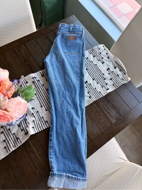 Wrangler Straight Leg Jeans in Light Blue Denim